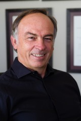 Dr Gerhard van Rensburg Dr Gerhard van Rensburg